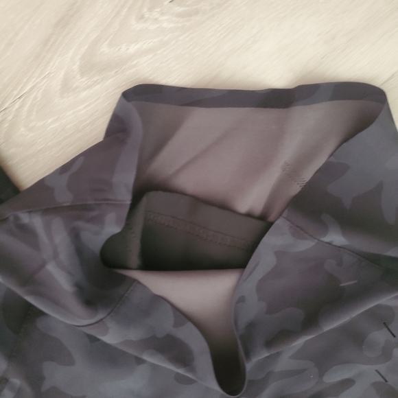 Ten Thousand Co. The Session Short - Picture 6 of 6